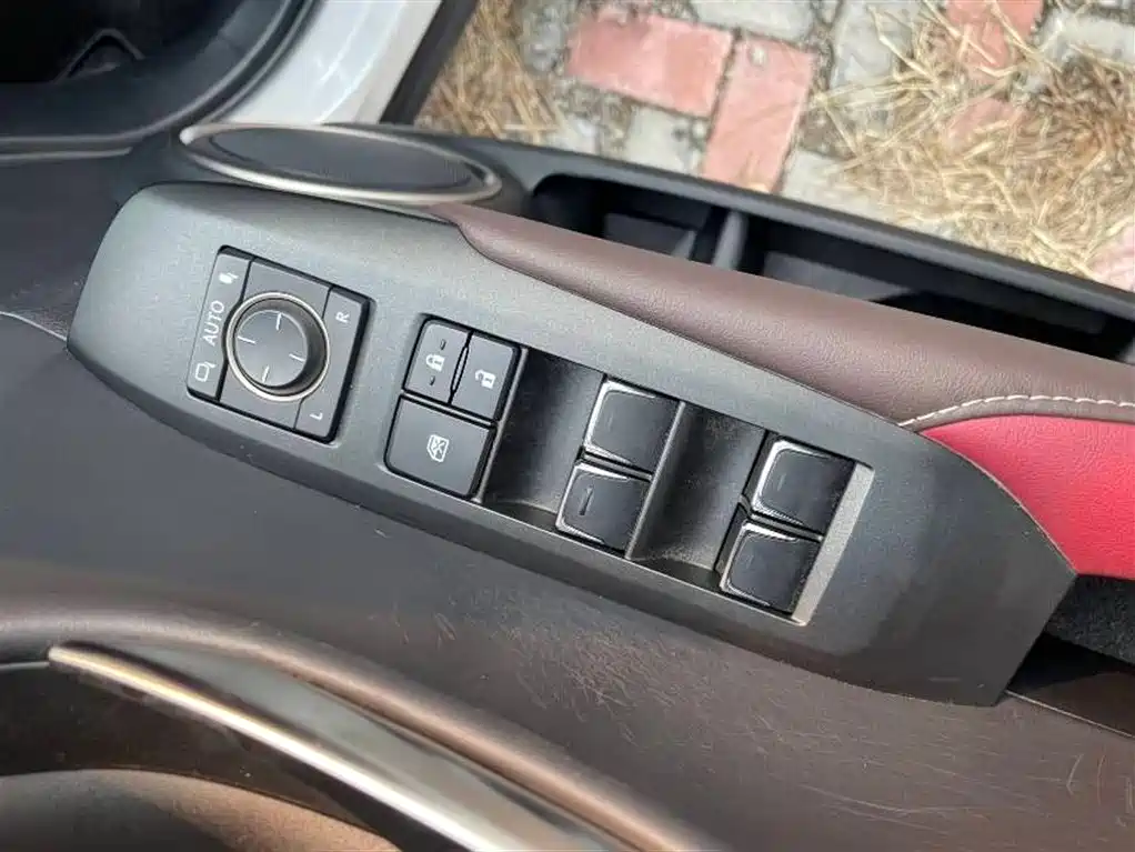 Lexus NX 2018 200 FWD Sharp Edition China VI фото 8