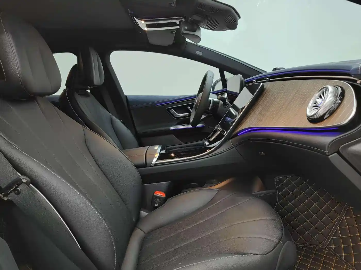 Mercedes-Benz EQE 2022 350 Pioneer Edition фото 12
