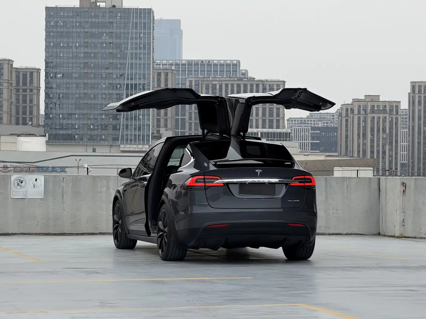 TESLA MODEL X