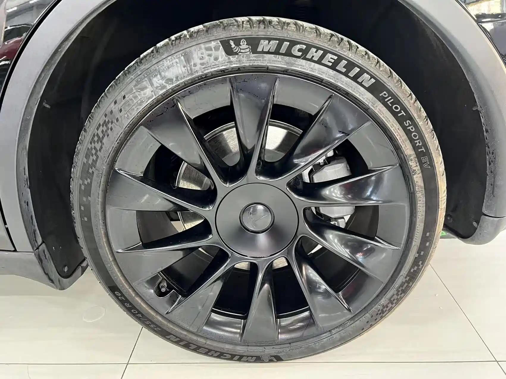 Фото 15 - Tesla Model Y
