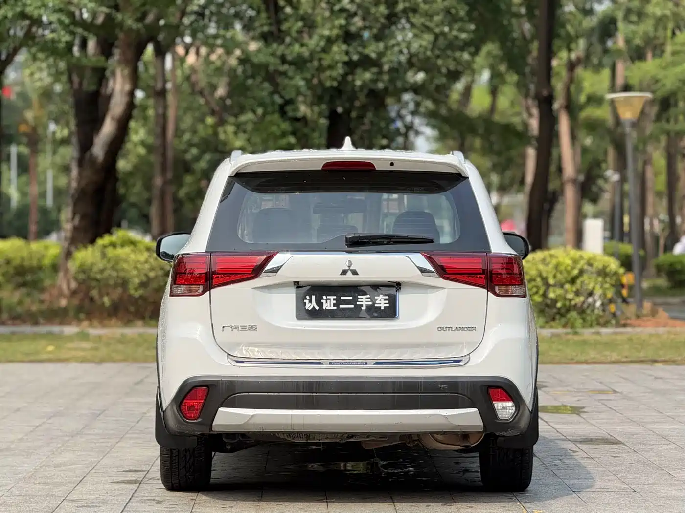 MITSUBISHI OUTLANDER