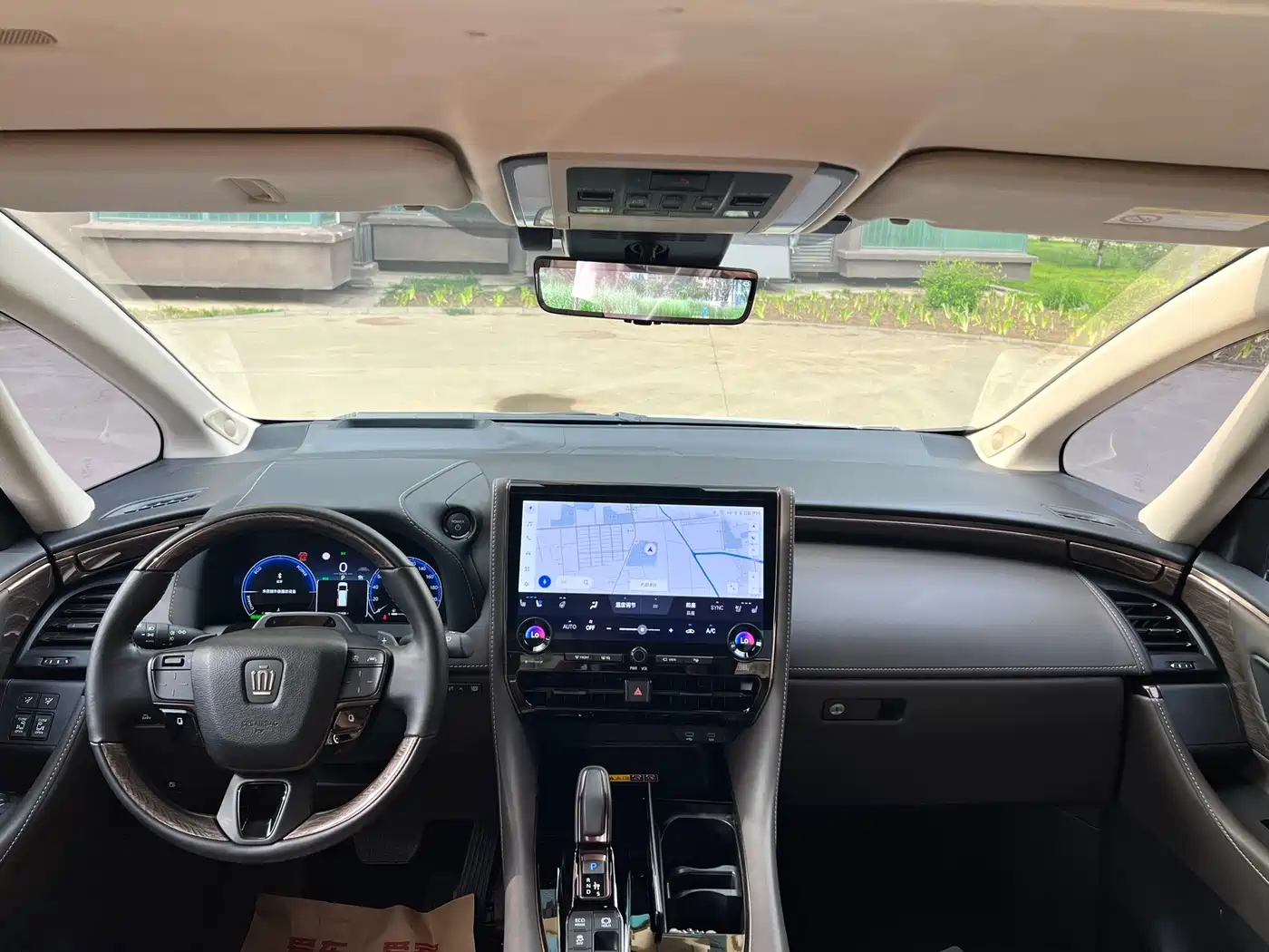 Toyota Vellfire 2025 Crown Hybrid 2.5L Ink Gold Executive Edition фото 9