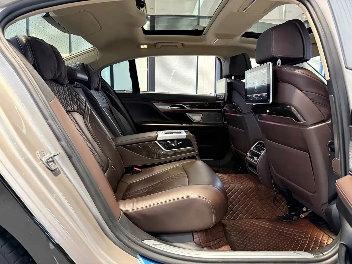 BMW 7 Series 2019 730Li M Sport Package фото 12