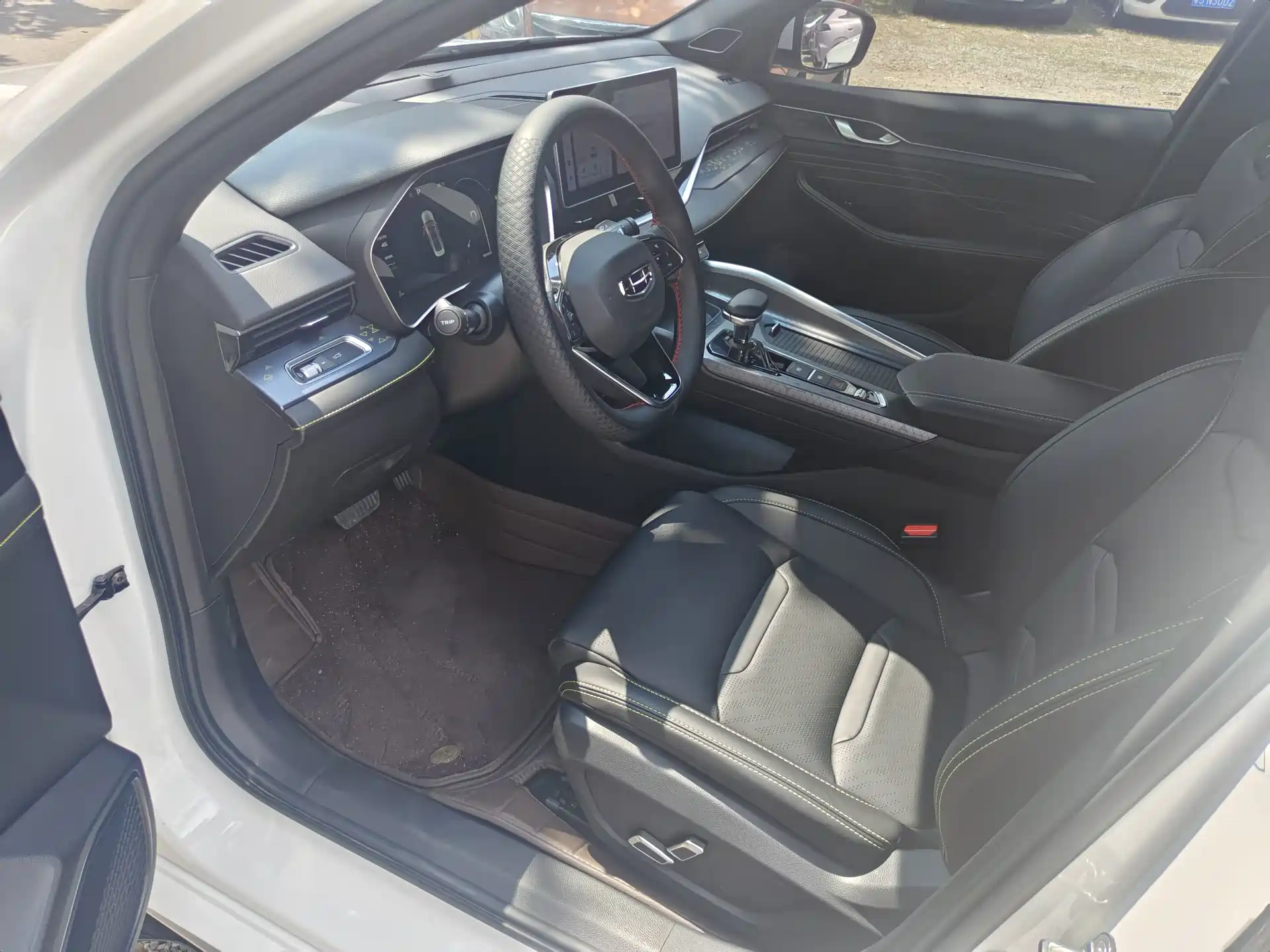 Фото 3 - Geely Preface