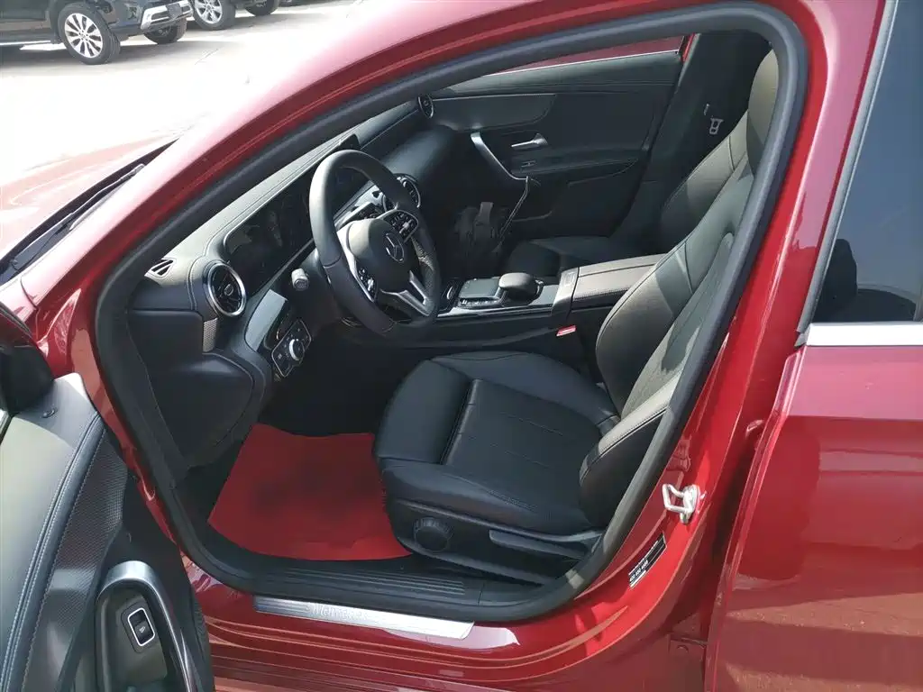 Mercedes-Benz A-Class 2021 A 180 L Sports Sedan фото 11