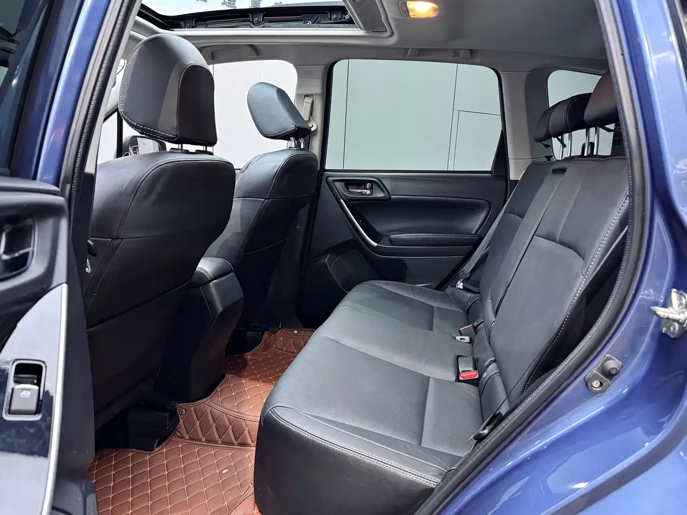 Subaru Forester 2018 2.0i Luxury Navigation Edition фото 22