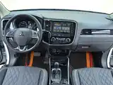 Photo 6 - Mitsubishi Outlander