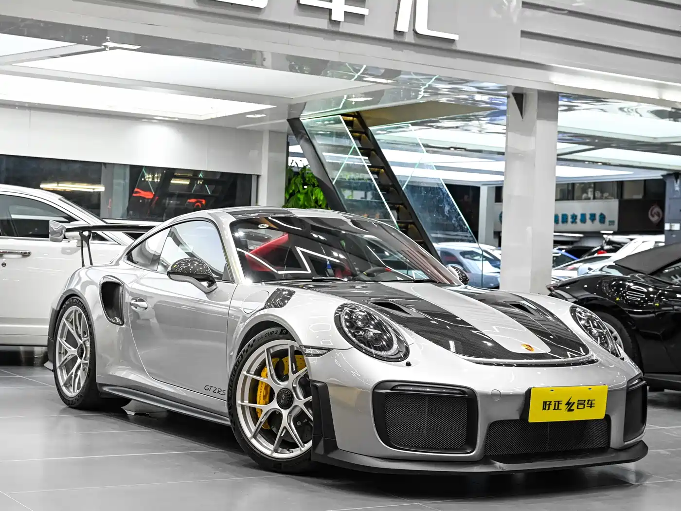 Porsche 911 2018 GT2 RS 3.8T фото 2