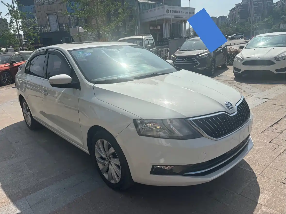 Škoda Rapid 2018 1.6L Automatic Comfort Edition фото 9