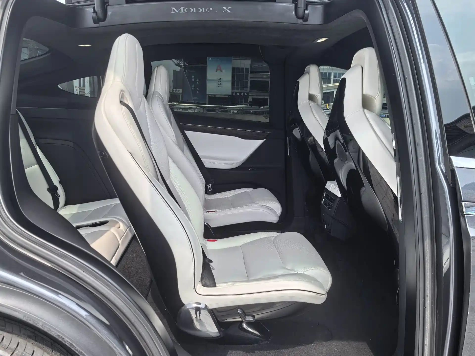 Фото 11 - Tesla Model X