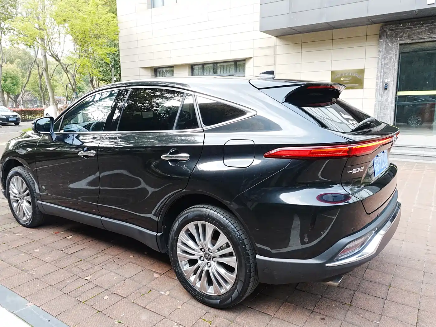 Toyota Lingfang HARRIER 2022 2.0L CVT 2WD Premium Edition фото 4