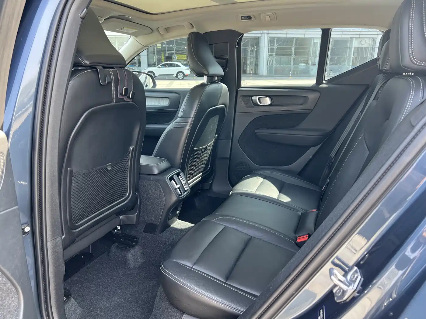 Фото 11 - Volvo XC40