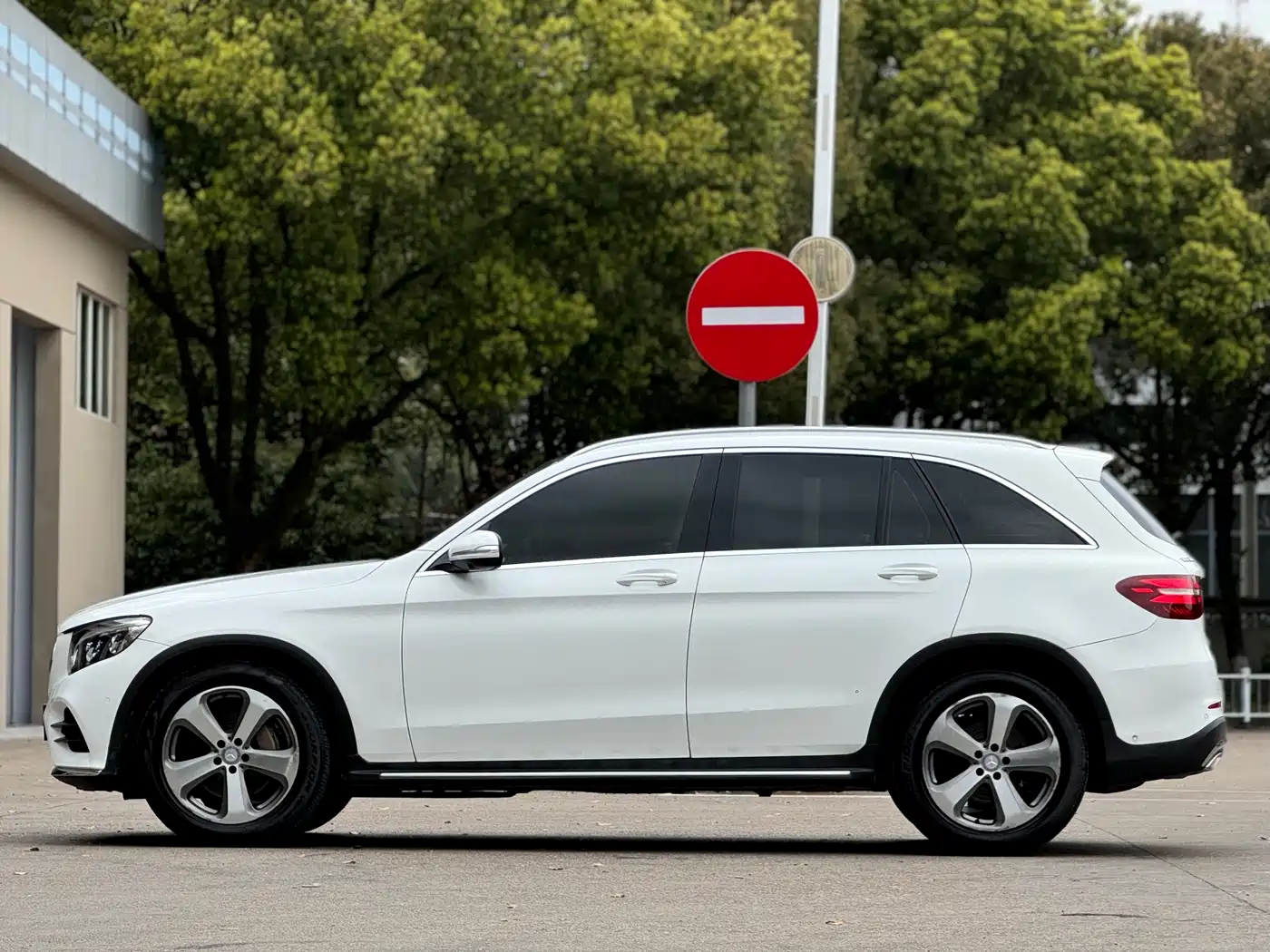 Mercedes-Benz GLC 2016 GLC 300 4MATIC Dynamic фото 4