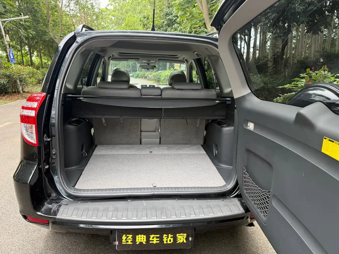 Toyota RAV4 Rongfang 2010 Model 2.0L Manual Luxury Upgrade Edition фото 9