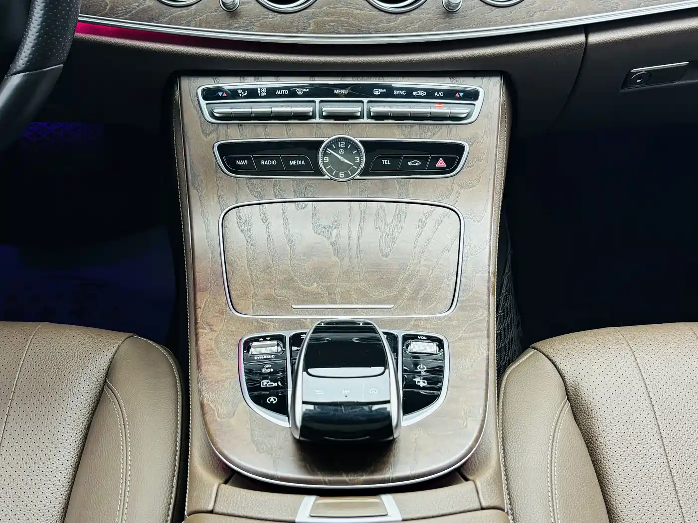 Фото 10 - Mercedes-Benz E-Class