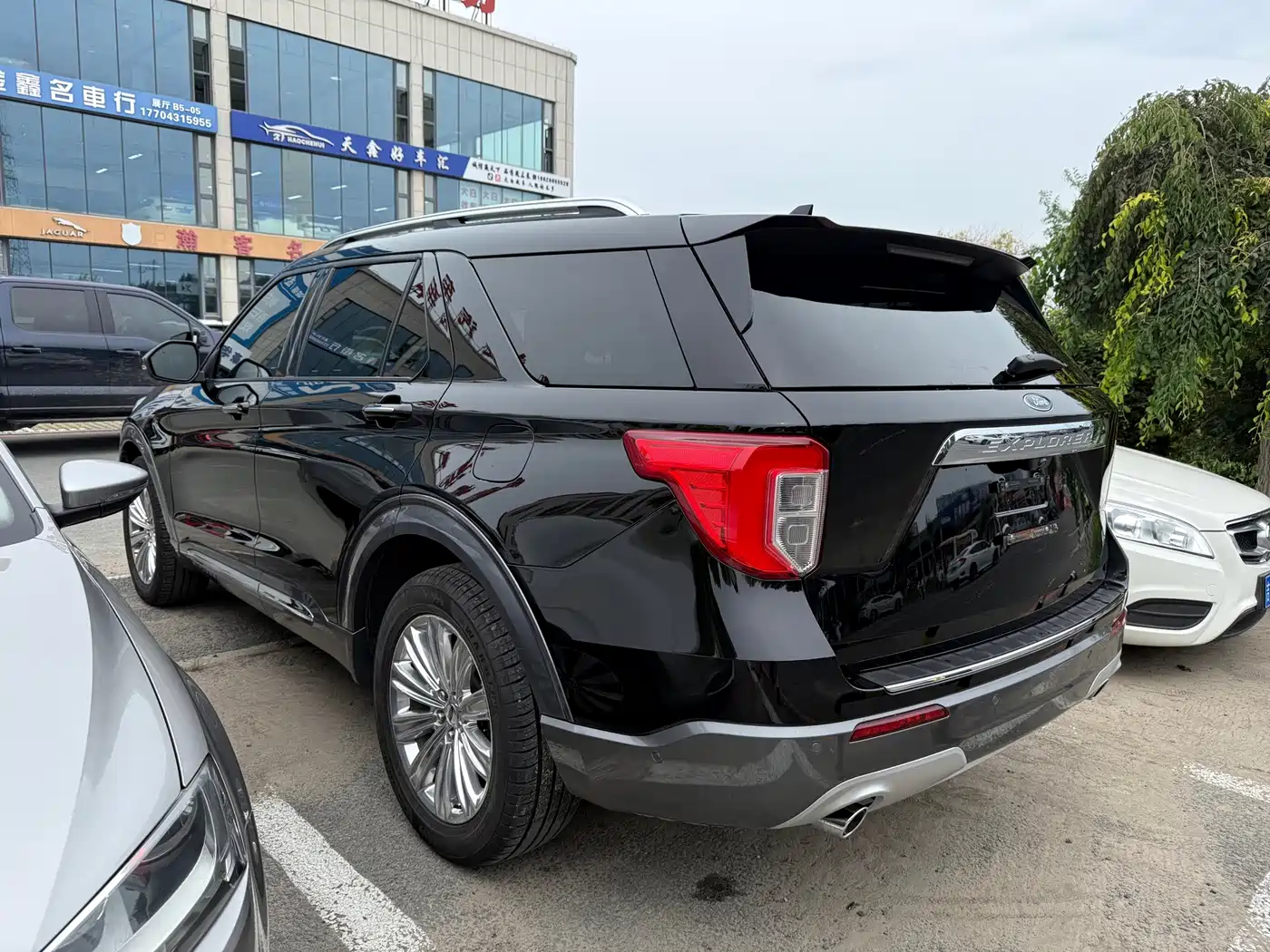 Фото 6 - Ford Explorer