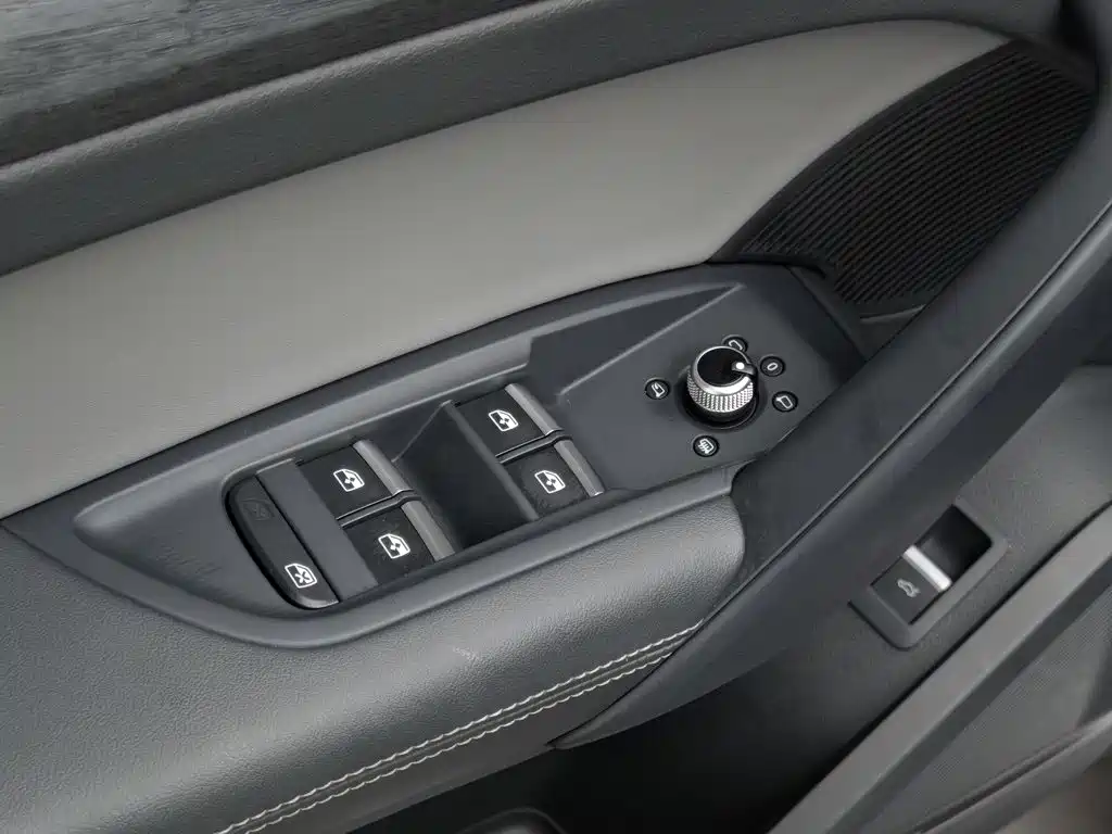 Фото 9 - Audi Q5L