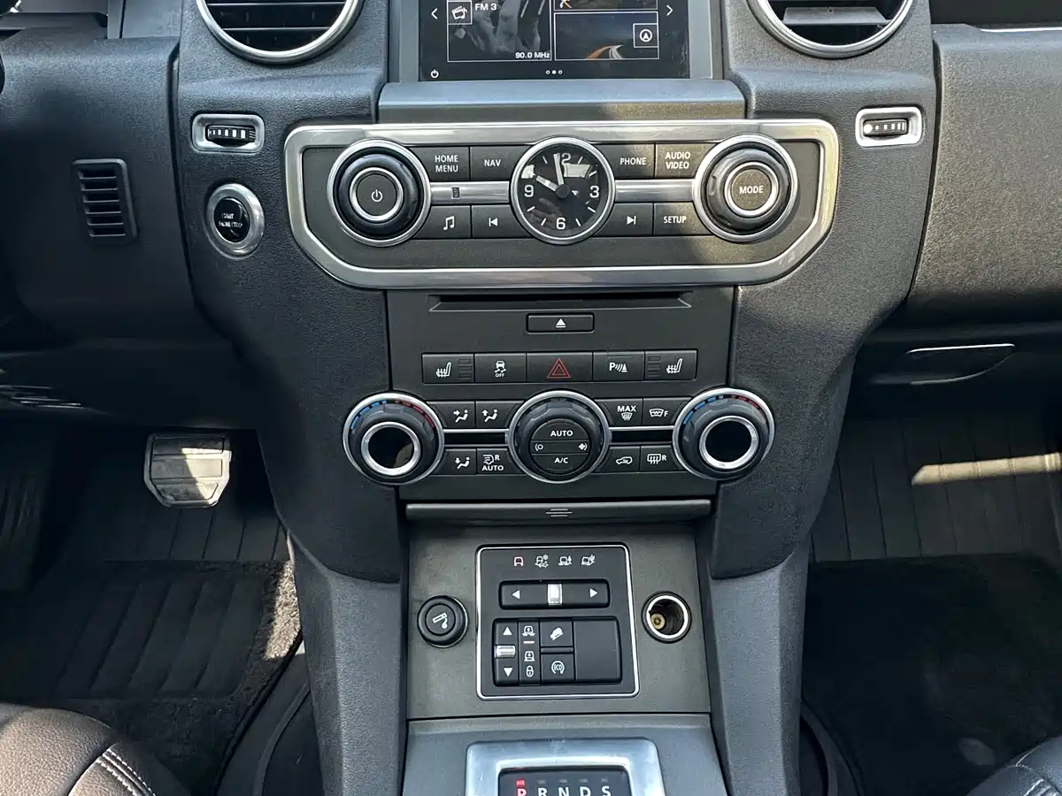 Land Rover Discovery 2016 3.0 SC V6 HSE фото 9