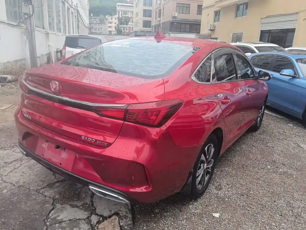 Фото 7 - Changan Eado