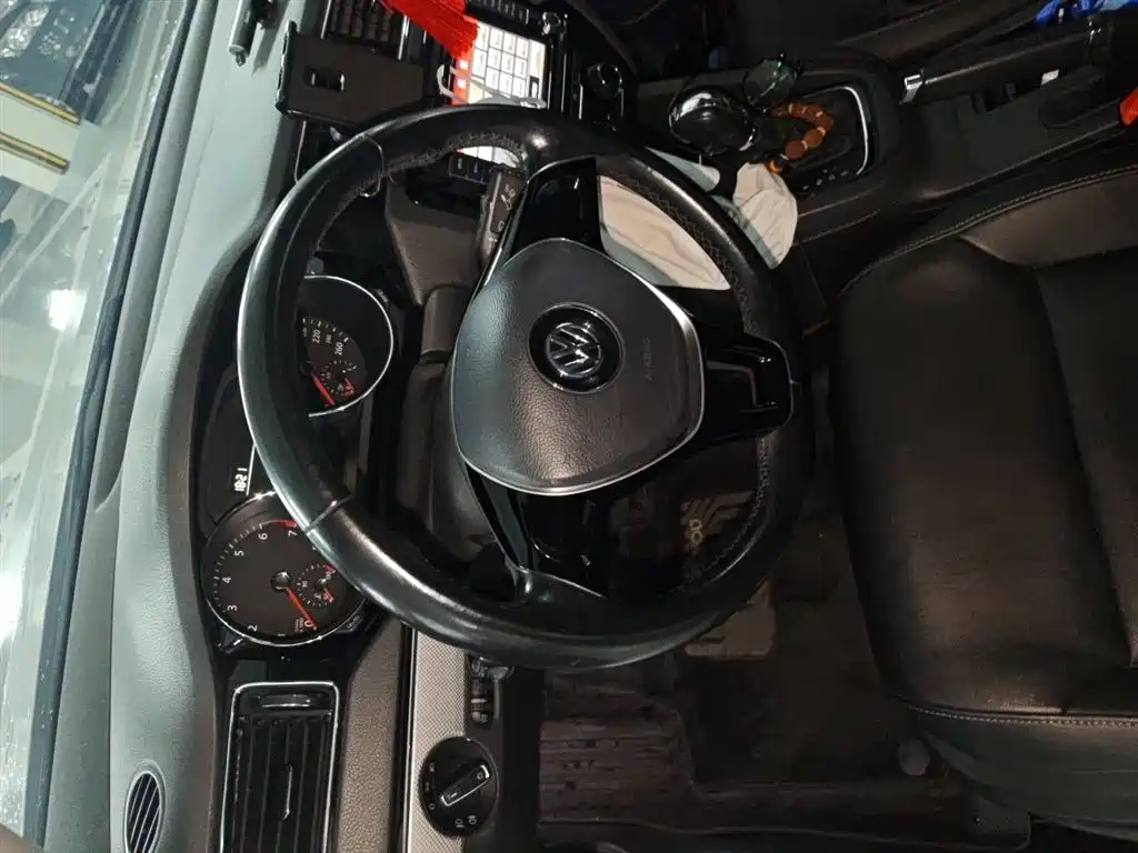 Volkswagen Sagitar 2015 230TSI Automatic Comfort фото 3