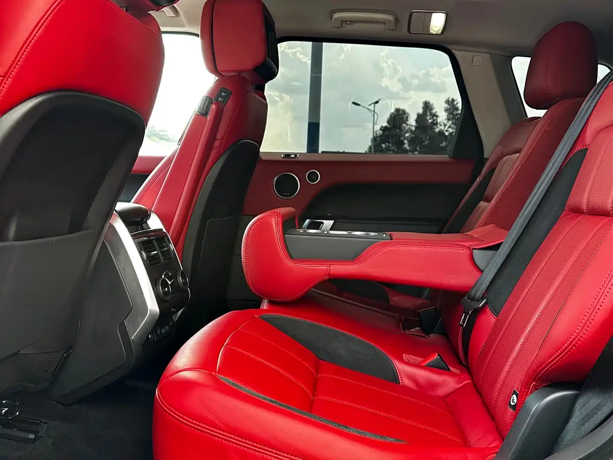 Land Rover Range Rover Sport 2021 3.0 L6 Gloss Black Edition фото 8