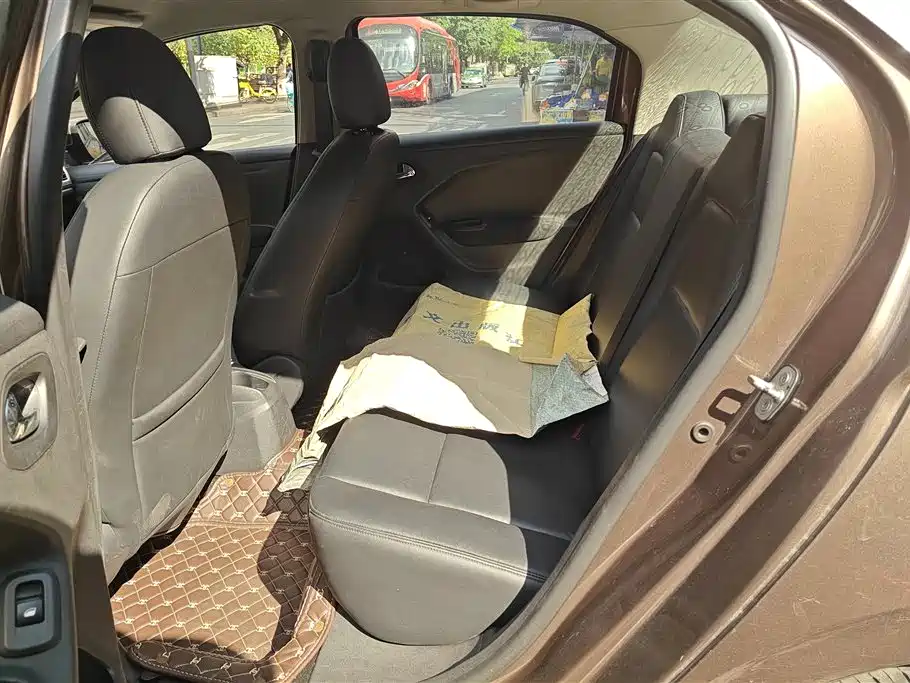 Peugeot 301 2014 1.6L Manual Comfort Edition фото 11