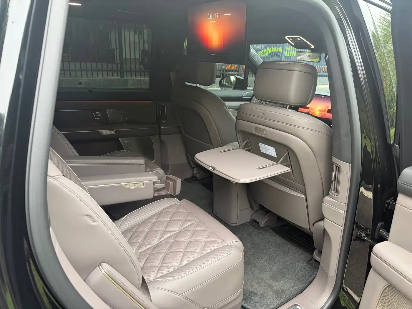 NIO ES8 2026 2025 Model 6-Seat Executive Luxury Edition