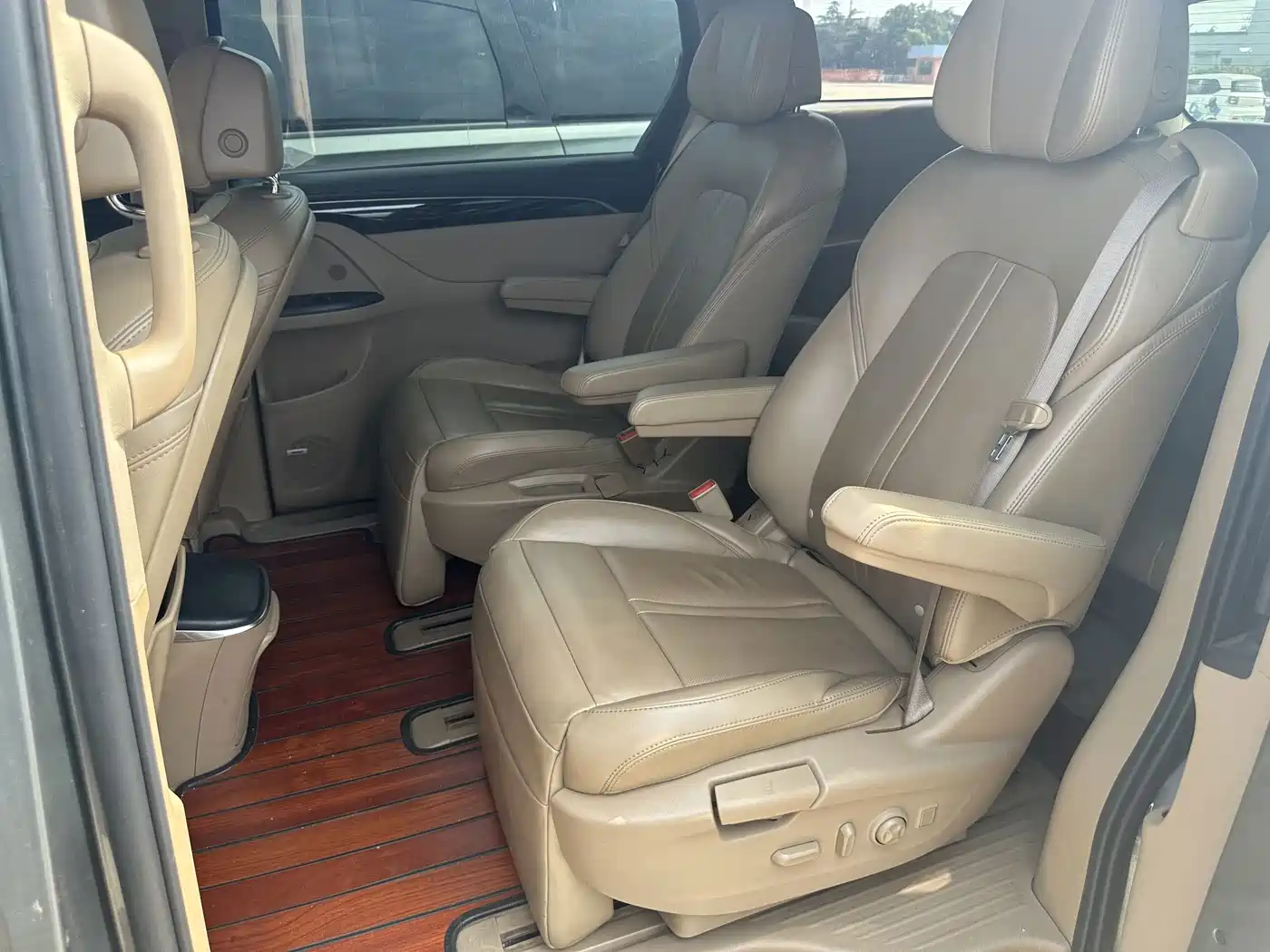 Фото 4 - Buick GL8