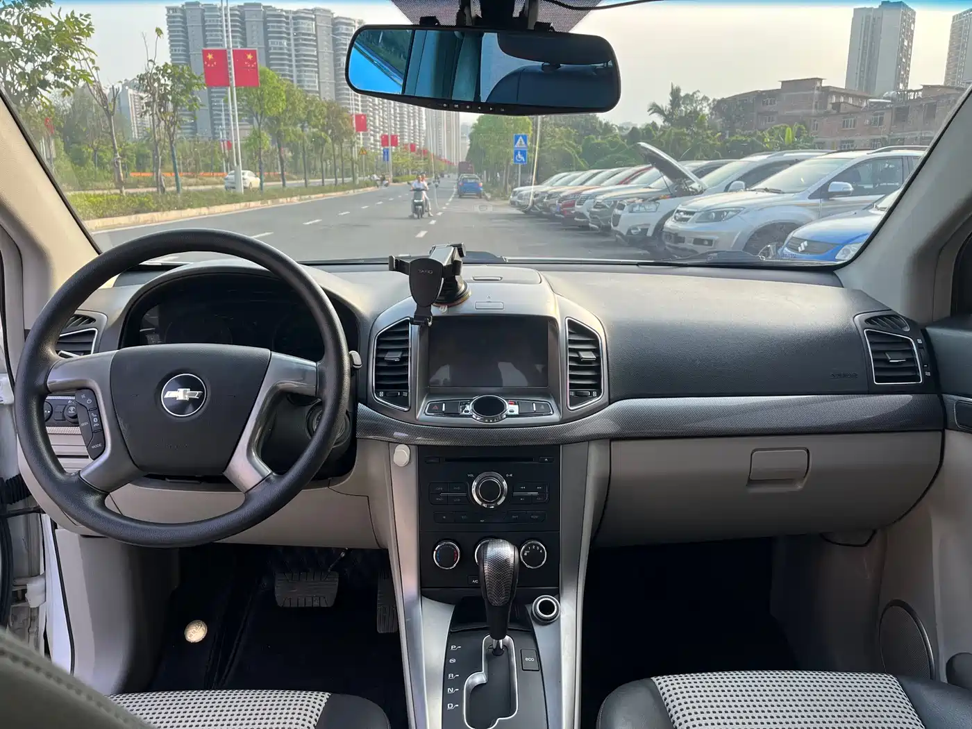 Chevrolet Captiva 2012 Model 2.4L 2WD Urban Edition 5-Seater фото 8