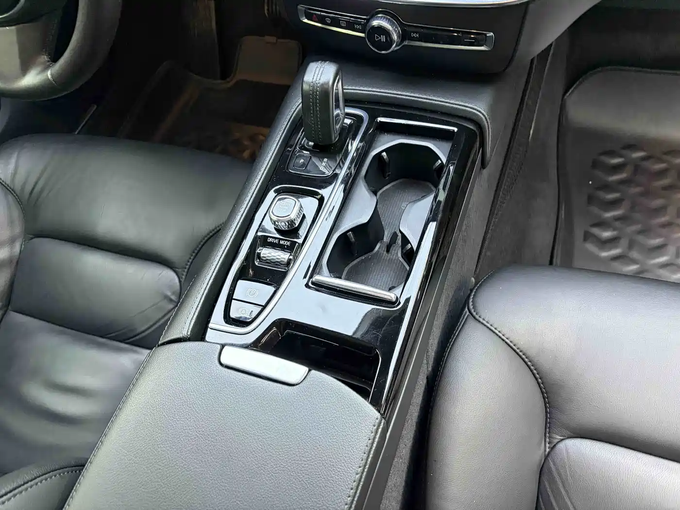 Volvo S60 Plug-in Hybrid 2020 2021 T8 Twin Engine AWD Inscription Luxury Edition