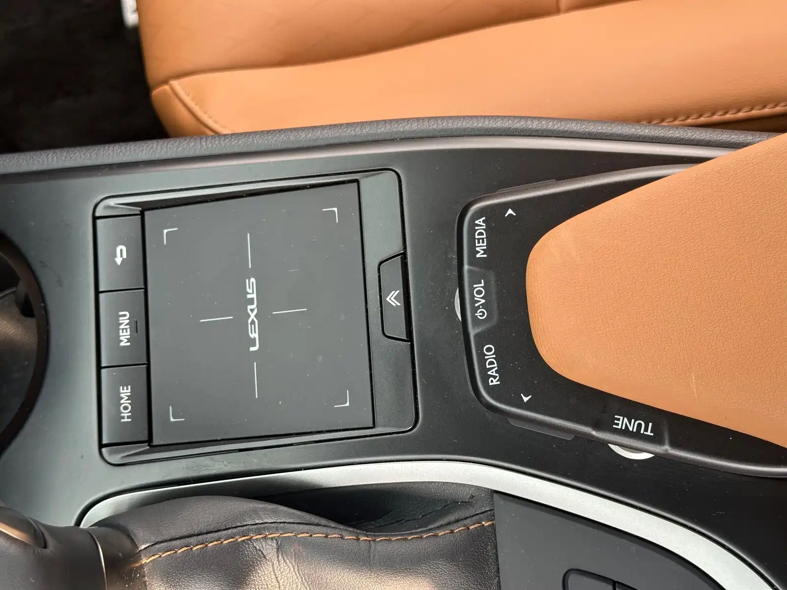Photo 10 - Lexus UX