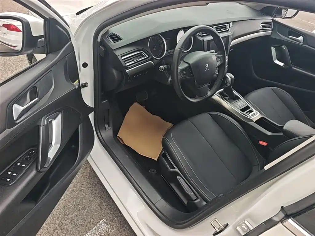 Peugeot 408 2016 1.6T Automatic Luxury Edition фото 16