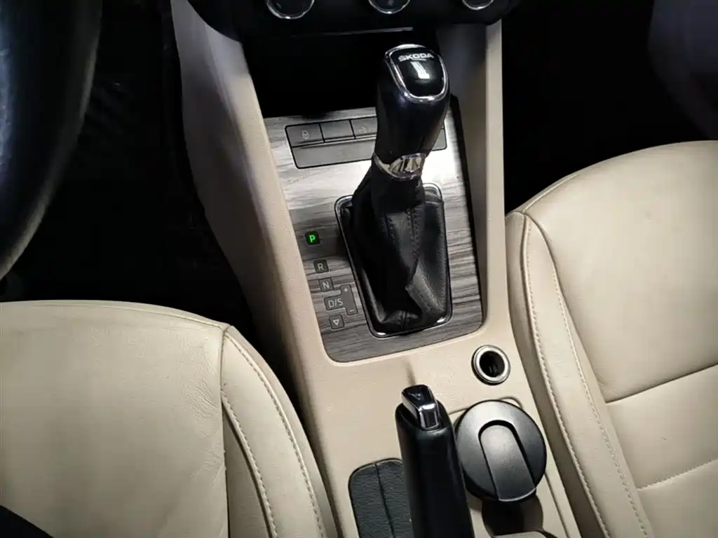 Škoda Octavia 2015 1.6L Automatic逸俊版 фото 14
