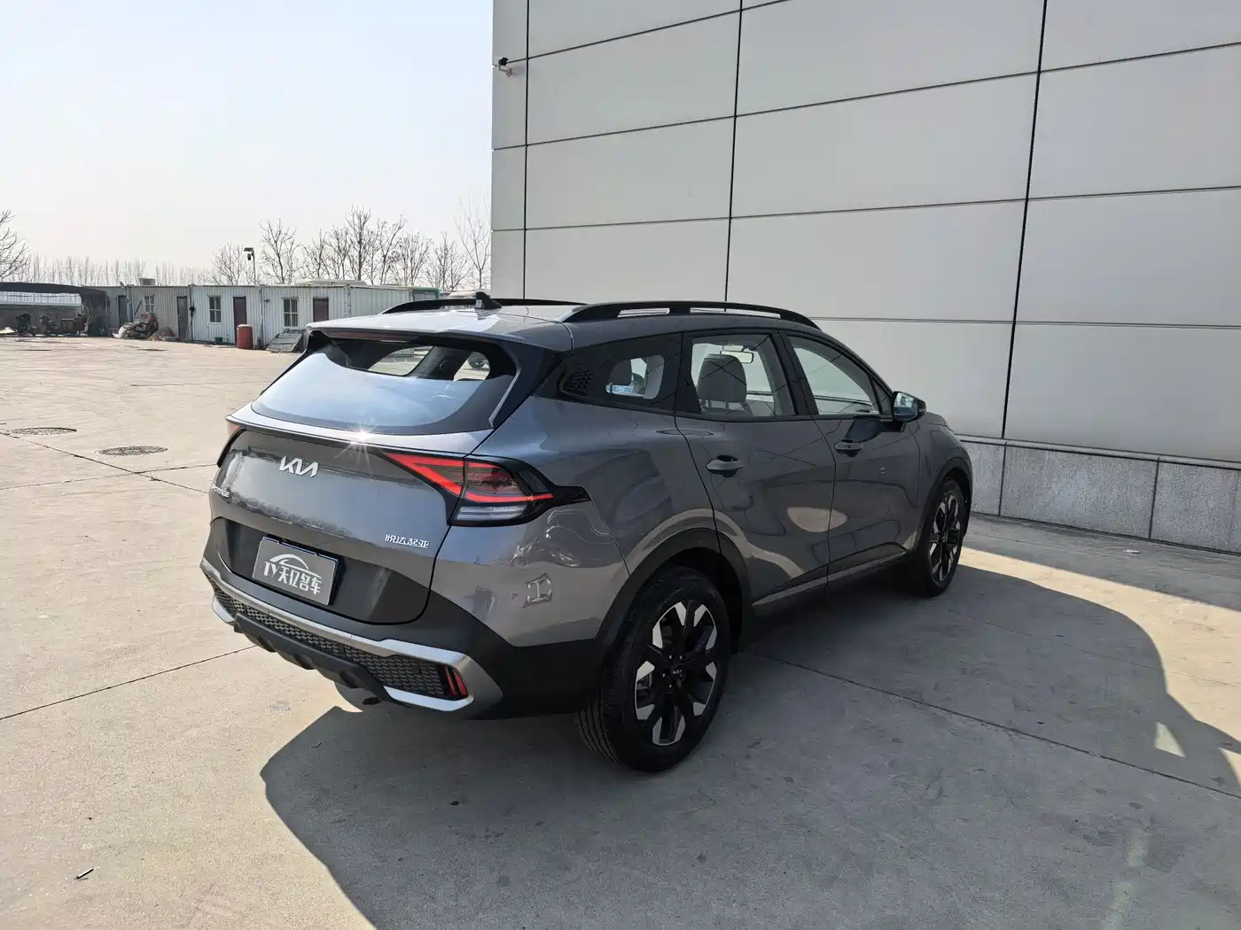 KIA LION PLATINUM EXPANDS THE WORLD