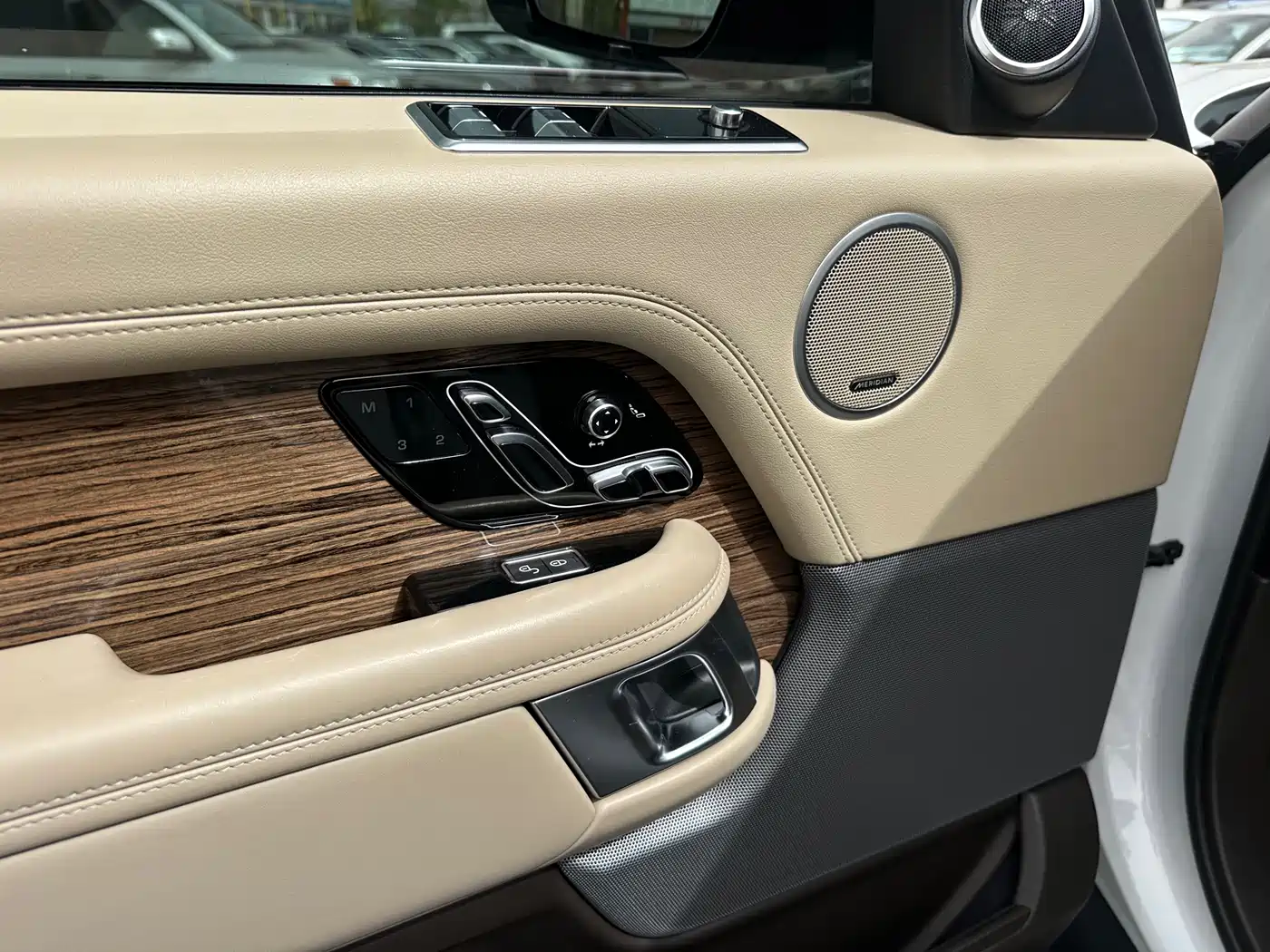 Land Rover Range Rover 2019 3.0 SC V6 Heritage Extended Edition фото 4