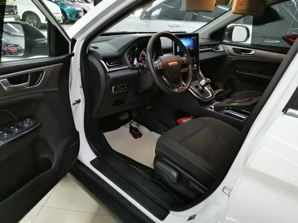 Photo 16 - Haval M6
