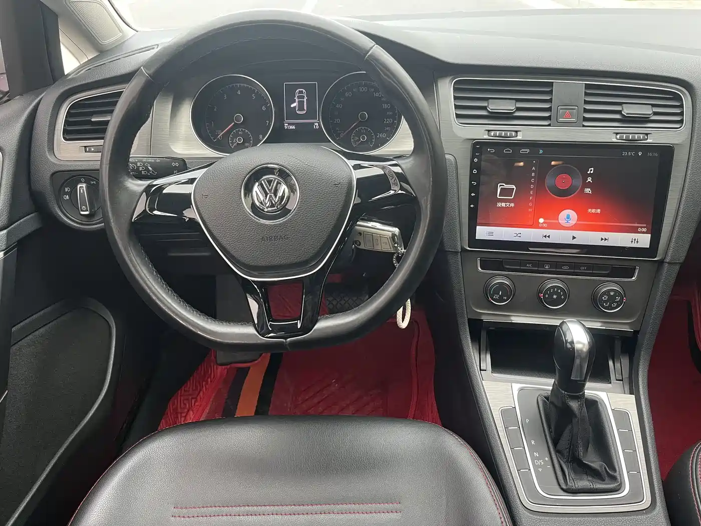 Volkswagen Golf 2016 1.6L Automatic Comfort фото 11