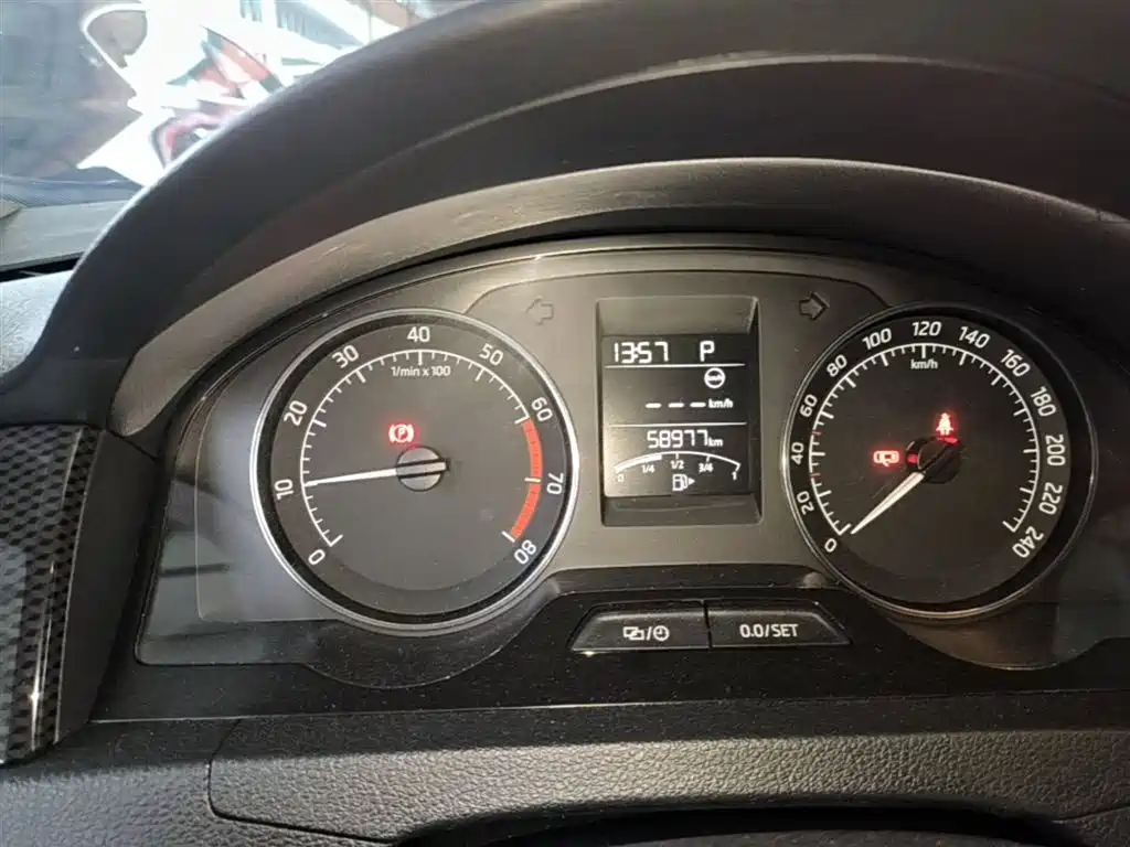 Škoda Skoda Rapid Spaceback 2016 Facelift 1.6L Automatic Smart Edition фото 12