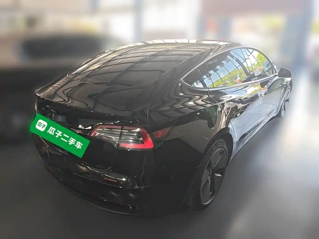 Фото 10 - Tesla Model 3