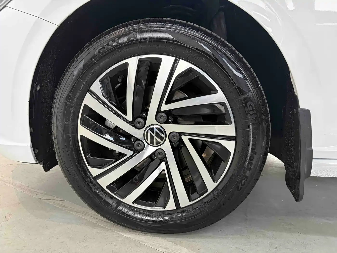 Volkswagen Lavida 2023 1.5L Automatic Starlight 5 Million Edition фото 16