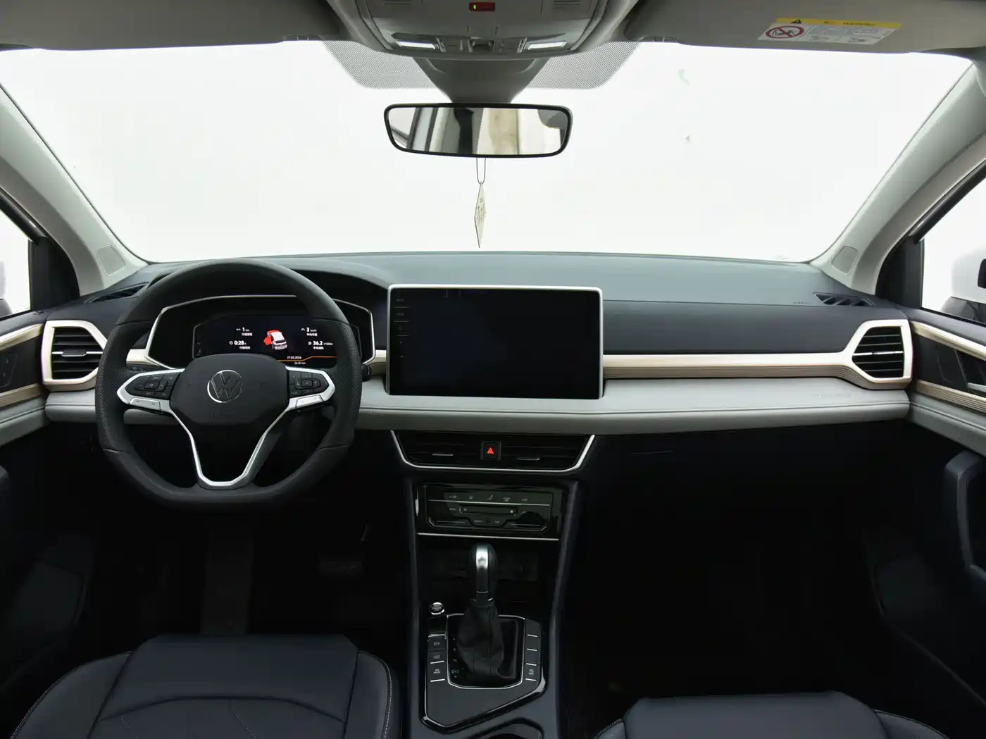Volkswagen Tharu 2024 300TSI 2WD Full Moon Edition фото 6
