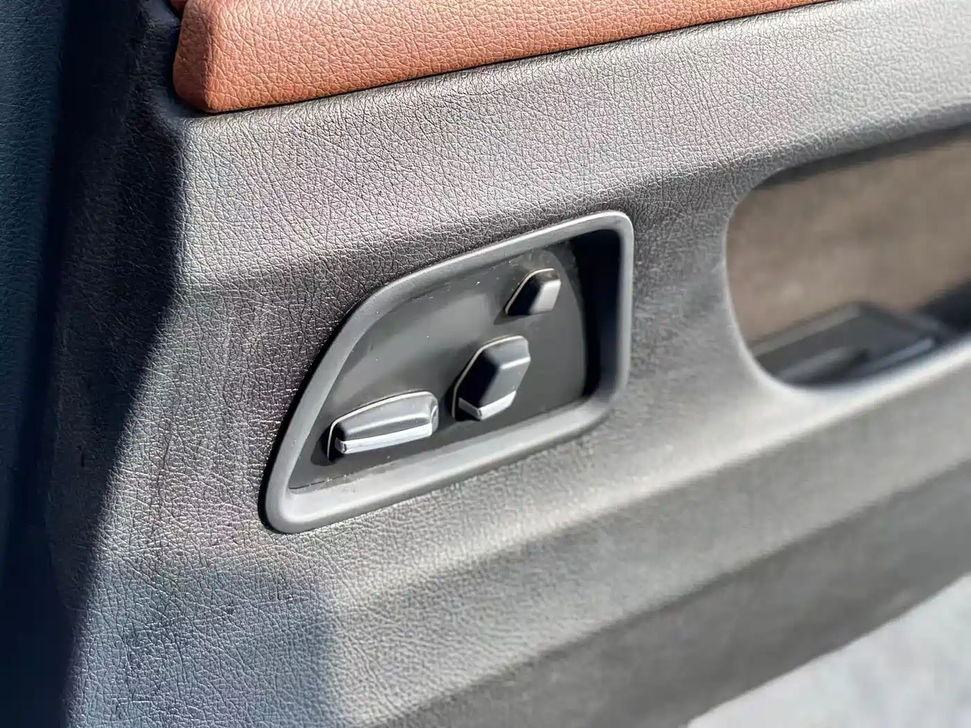 BMW 5 Series 2014 528Li Leading Edition фото 25