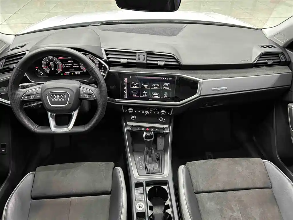 Audi Q3 2022 35 TFSI Fashion Dynamic фото 2