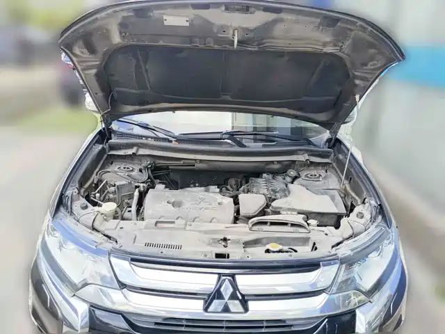 Mitsubishi Outlander (Import) 2016 2.4L 4WD Elite 5-seater — фото 3