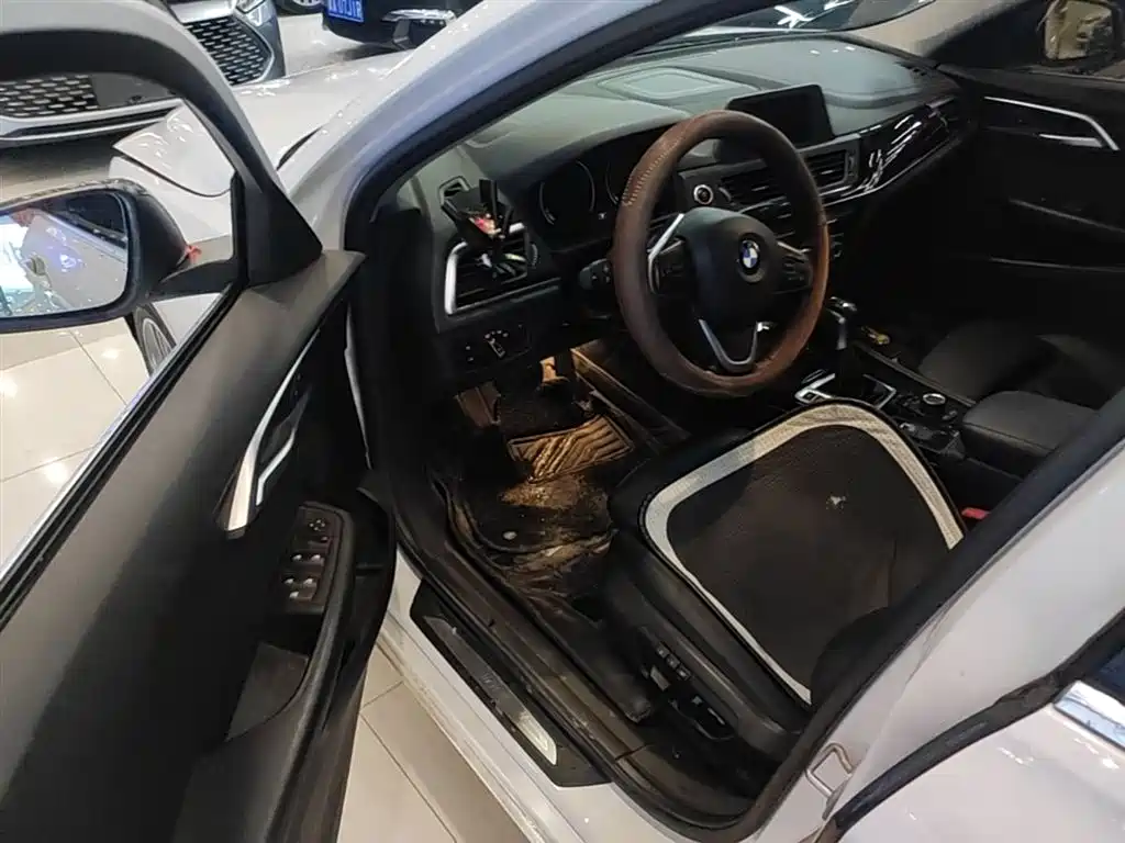BMW 1 Series 2017 118i Sport фото 16