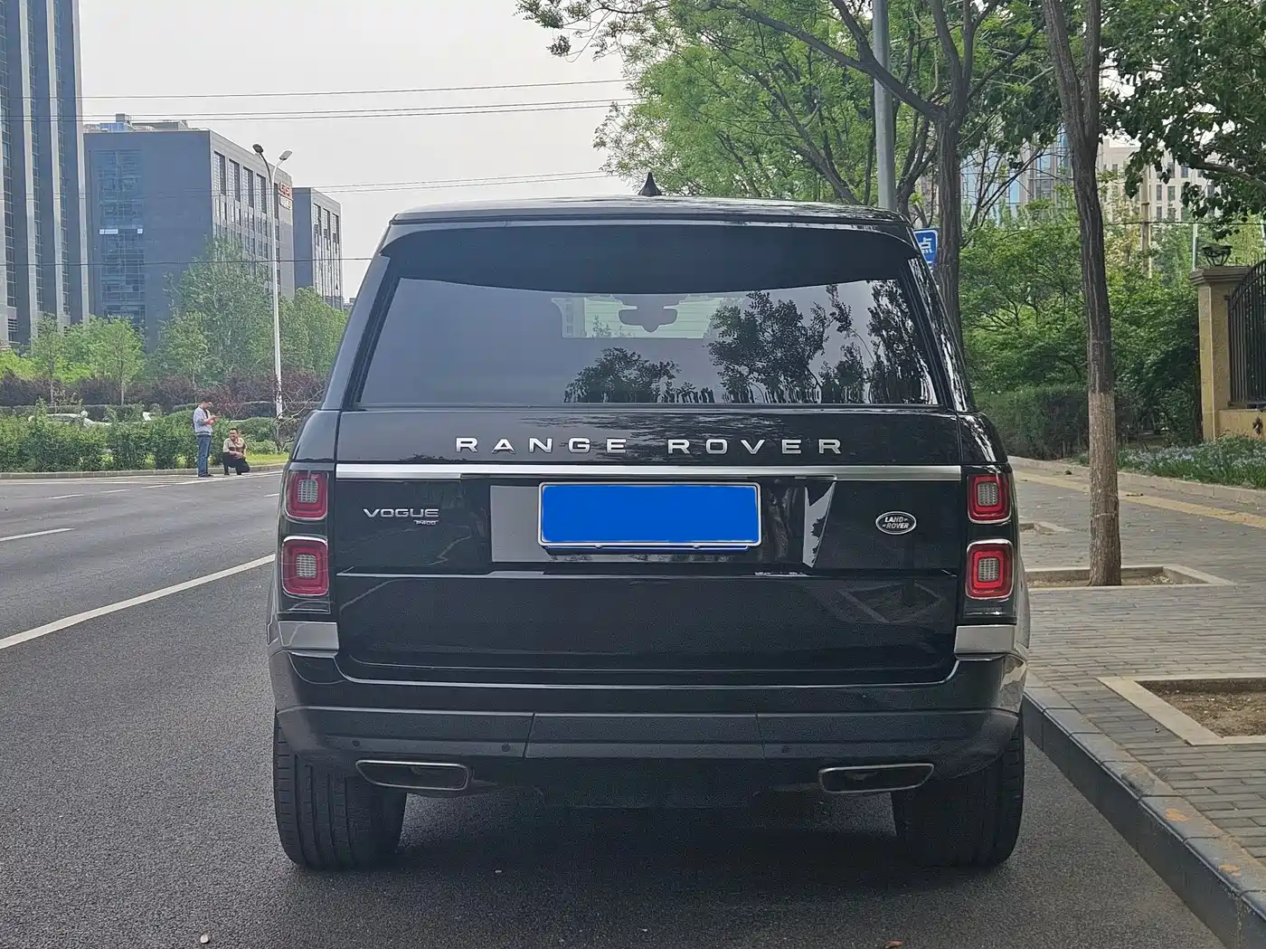 Land Rover Range Rover 2021 3.0 L6 Heritage Extended Classic Edition фото 5