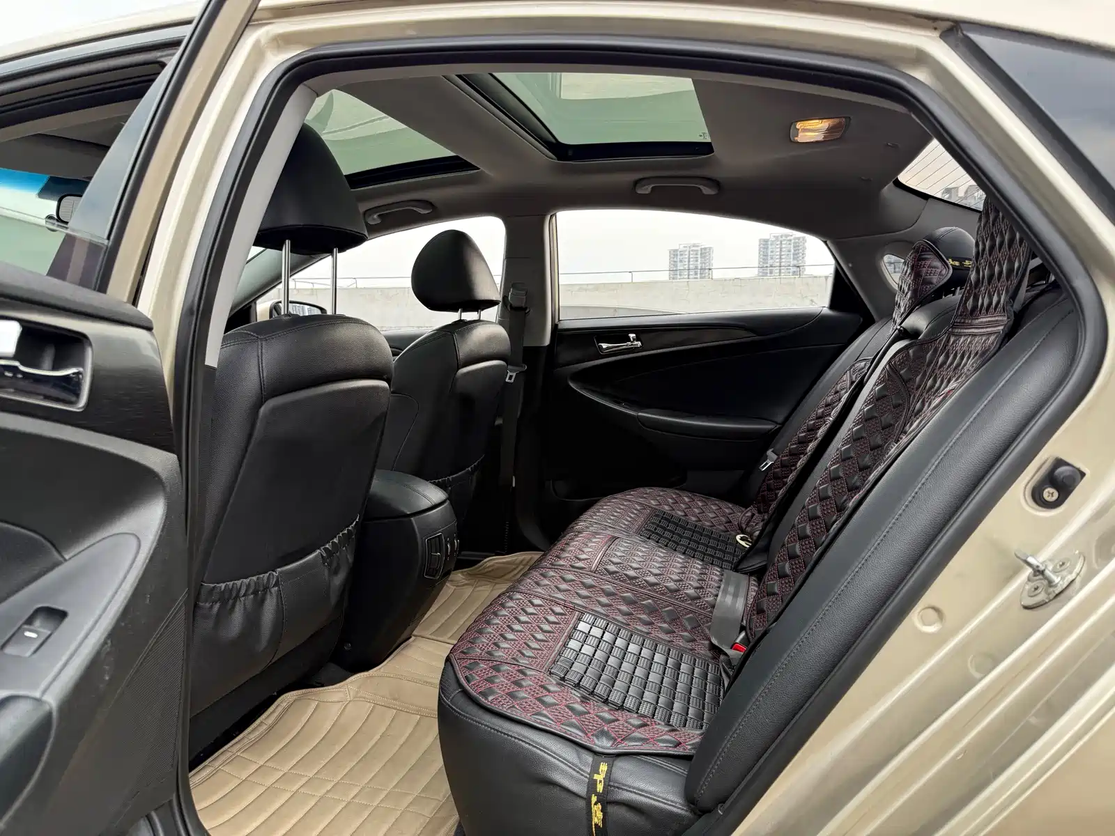 Photo 6 - Hyundai Sonata