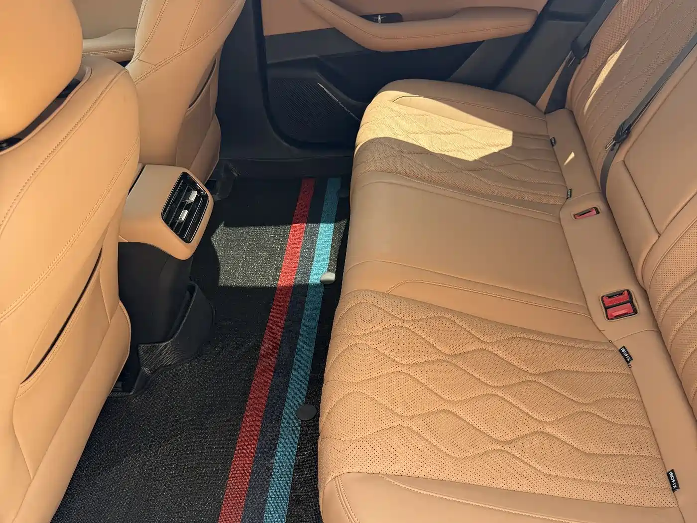Geely Galaxy Galaxy A7 2025 EM-i 150km Explorer+ Edition фото 12
