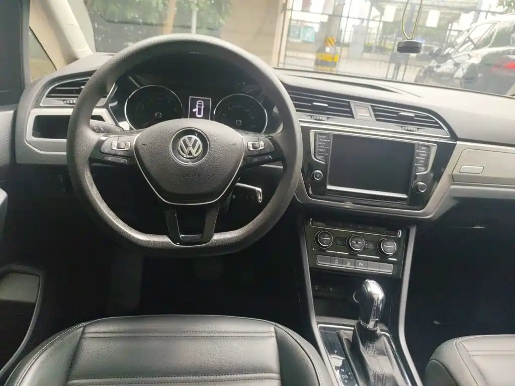 Volkswagen Touran 2018 2018 Touran L 280TSI DSG Comfort 7-seater China V