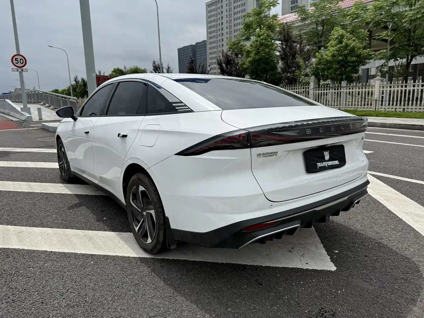 Geely Galaxy Galaxy L6 2024 60km PLUS Soaring Dragon Edition фото 6